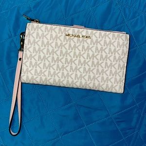 Michael Kors Jet Set Wristlet (Vanilla Pink)